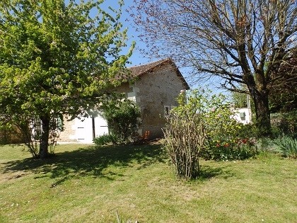 Country home in pretty, peaceful setting - 2