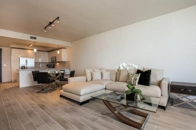 1 bedroom Flat For Sale: 999 SW 1 ave #..