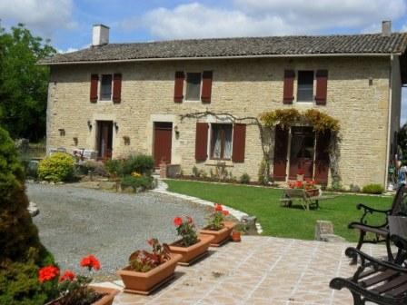 6 bedroom Village House For Sale: Lezay