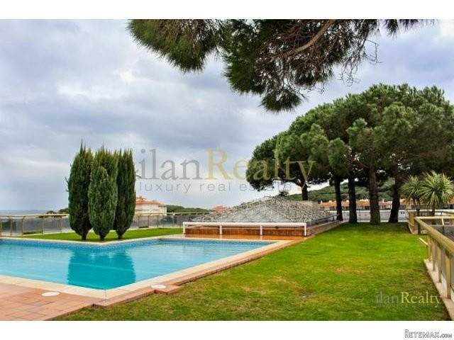 High class apartment facing the sea for..