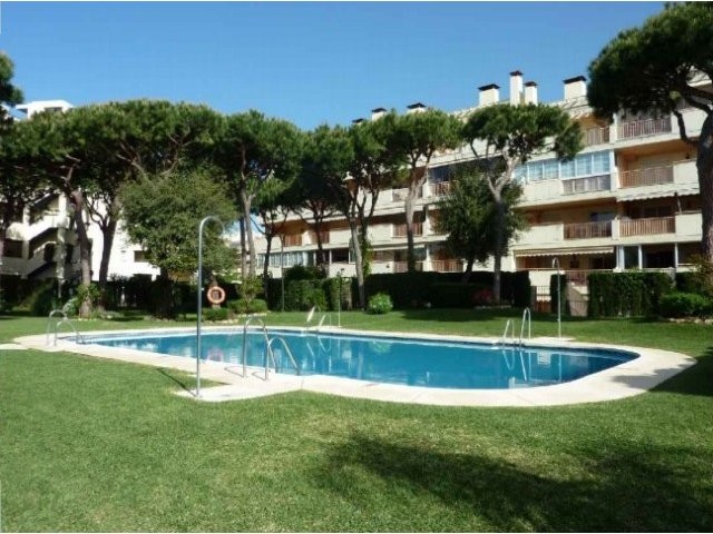 2 Bed Apartment for sale in Calahonda
