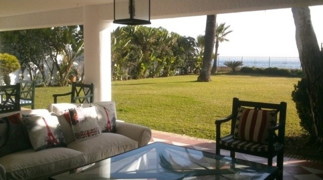 Villa - Situated on the BEACHFRONT in.. - 2