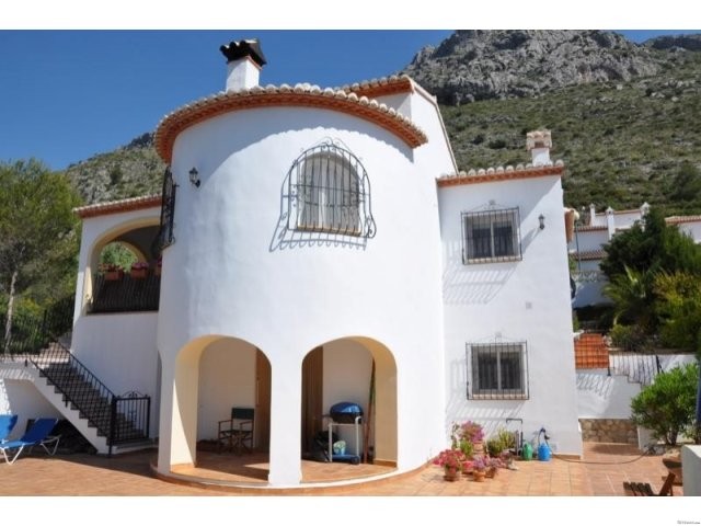 4 Bedrooms - Villa - Alicante - For Sale