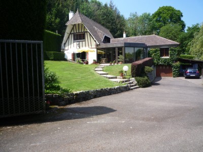 Modern 4 bedroom family home with..
