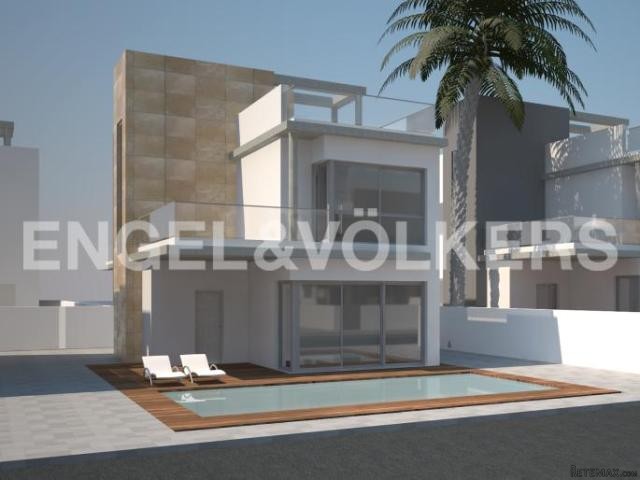 Villas centrally located in a close..