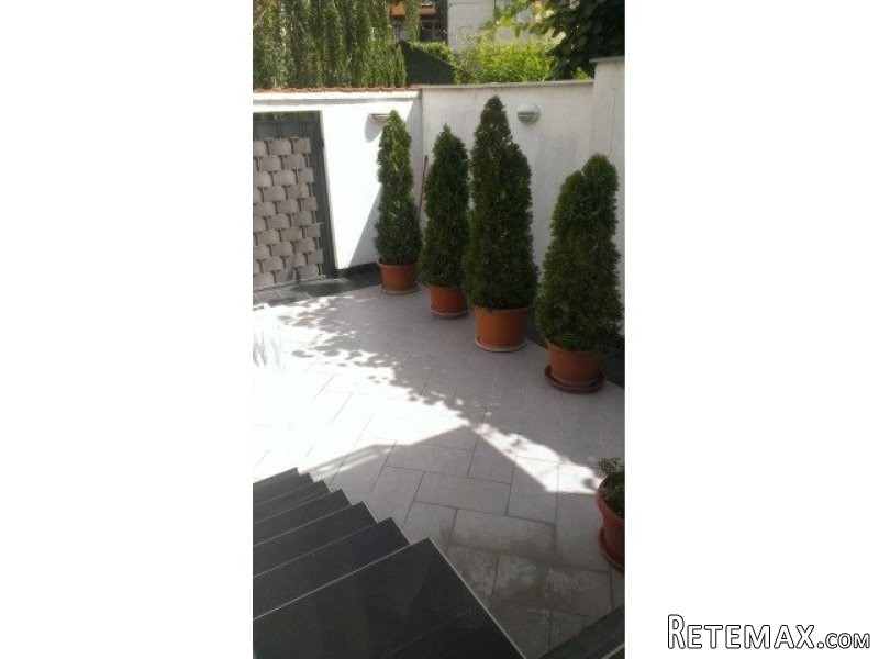 Prodajem Kuću,Novi Beograd