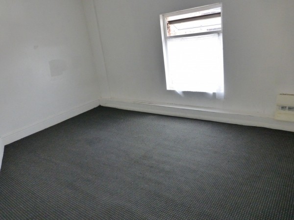F2, 156 County Road L4 5PH