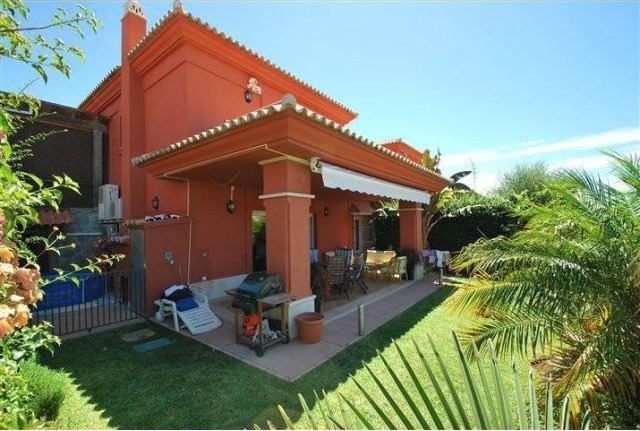 SEMI D. VILLA FOR SALE IN SANTA CLARA