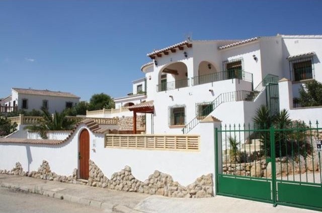 3 Bedrooms - Villa - Alicante - For Sale