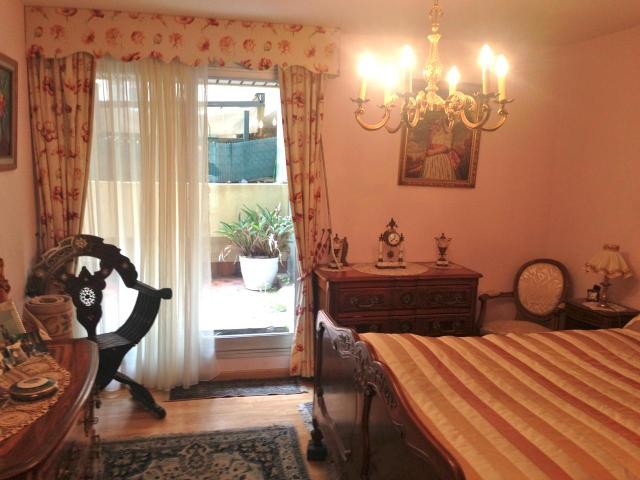 Two bed with parking in central location - 2
