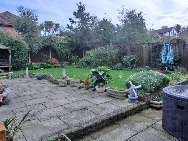 4 bedroom chalet bungalow in Minster On..