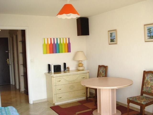 Sun-trap one bed in Gambetta