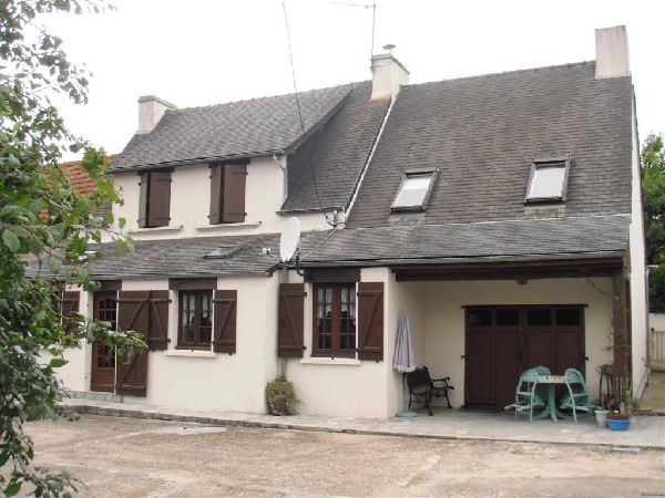 Impressive Character House, Nice Garden