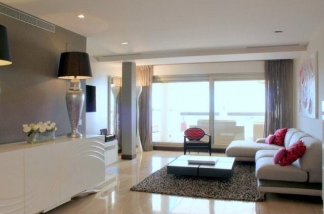 Designer Apartment with Fabulous Sea..