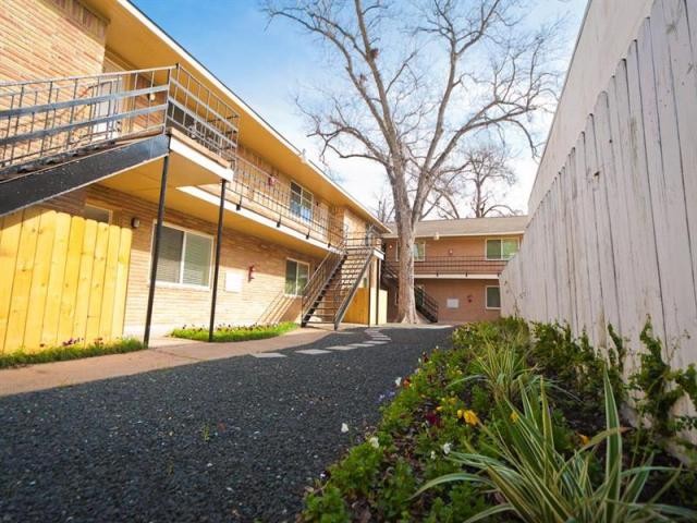 2 bedroom Apartment For Sale: 3202 Yale.. - 2