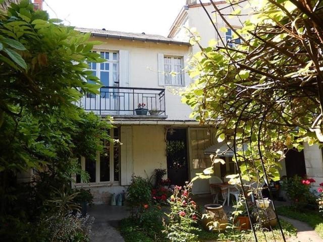 5 bedroom Town House For Sale: 79000..