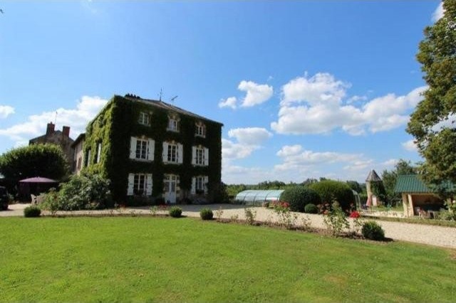 8 bedroom Character For Sale: 87300..