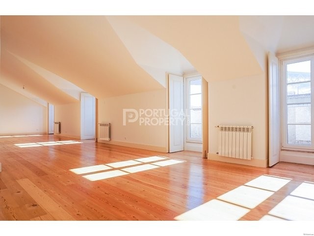 Amazing Top Floor Apartment in Junqueira