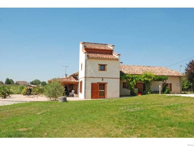 Beautiful Country Property In 5 Acres..
