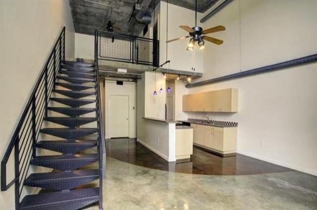 1 bedroom Apartment For Sale: 2000..