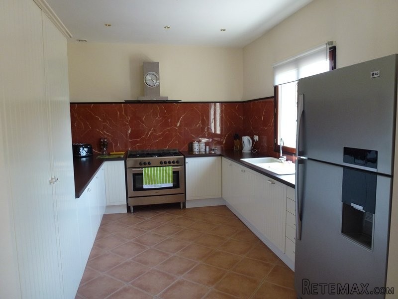 An Immaculately Presented 4 Bedroomed.. - 2