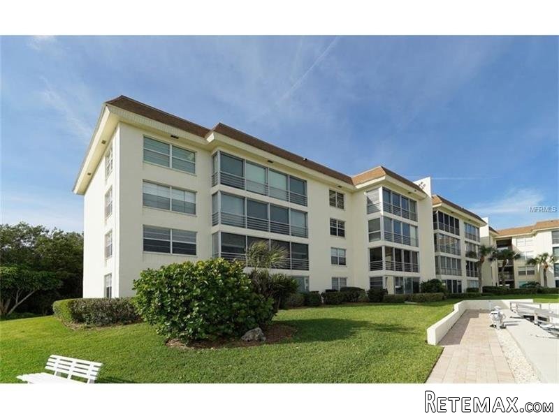 1 bedroom Town House For Sale: 605.. - 2