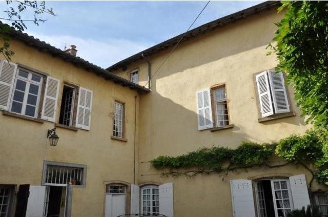 6 bedroom House For Sale: 69730 GENAY - 2