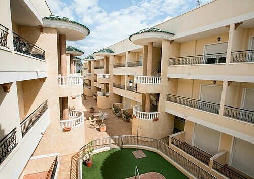 * 2 BEDROOM APARTMENT