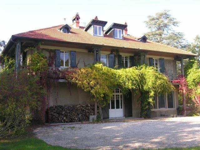 5 bedroom House For Sale: 01000 BOURG.. - 2