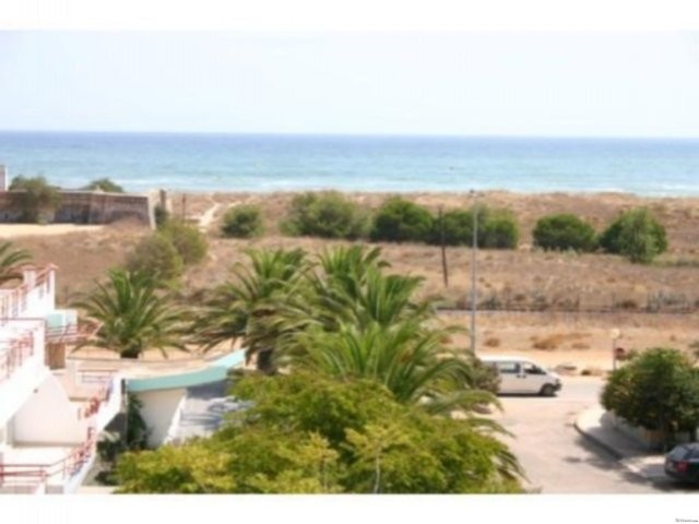 SPACIOUS 1 BED APARTMENT CLOSE TO BEACH.