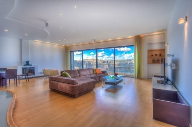 Seafront Designer Furnished Apartment