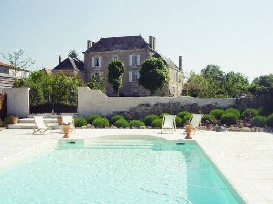 Stunning Property with Pool