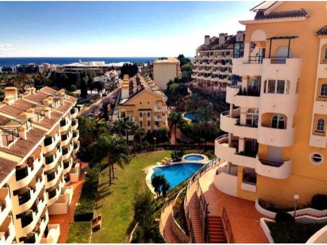 APARTMENT FOR SALE IN NUEVA ANDALUCIA