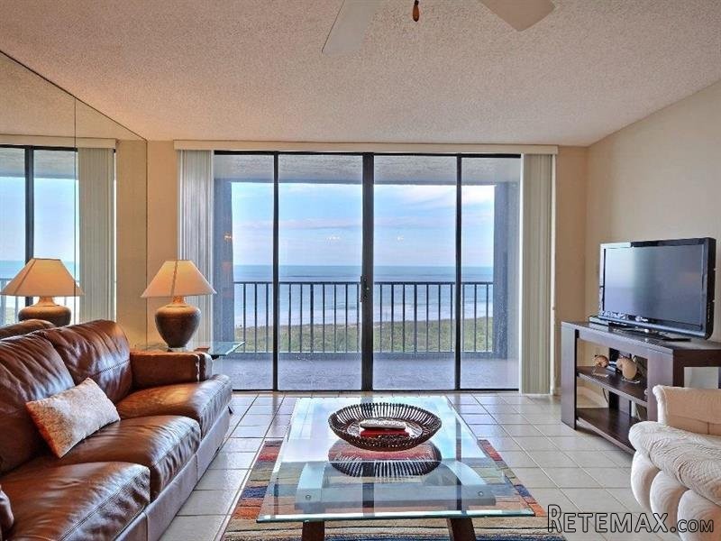 2 bedroom Flat For Sale: 5047 N Highway..