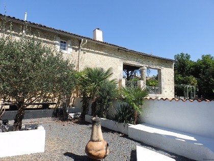 Superb property with converted barn.. - 2