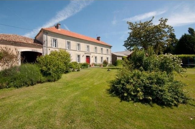 11 bedroom House For Sale: 16480..
