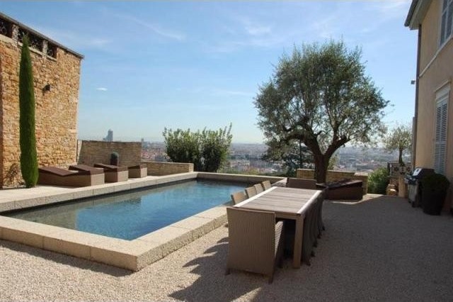 6 bedroom Character For Sale: 69350 LYON - 2