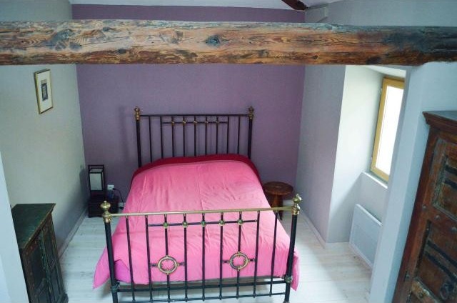 Stunning three bed in Old Town - 2