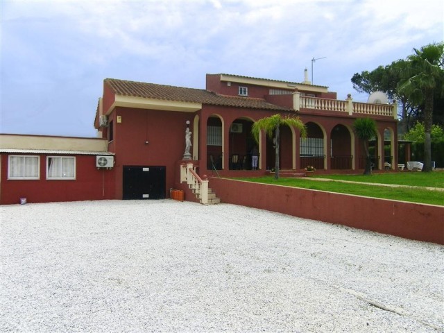 Villa - A very spacious property on a..