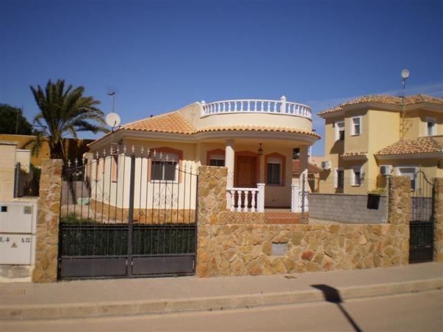 3 bed 2 bath detached villa in Los..