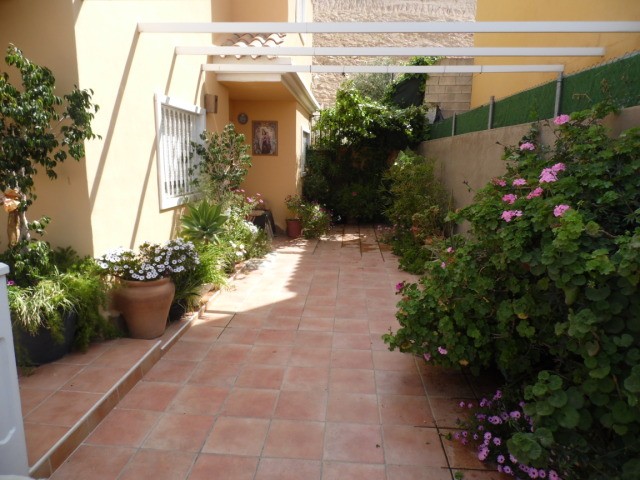 Lovely 3 Bed 2 Bath Detached House with.. - 2