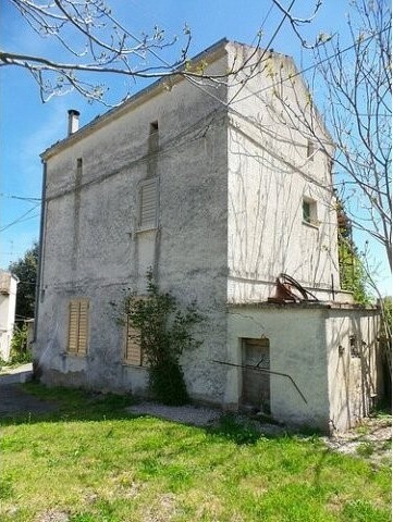 Detached property with a large.. - 2