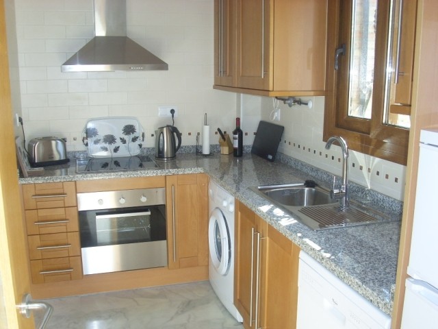 LOVELY GROUND FLOOR APARTMENT - 2