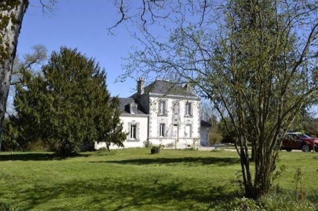 5 bedroom Manor House For Sale: 16700..