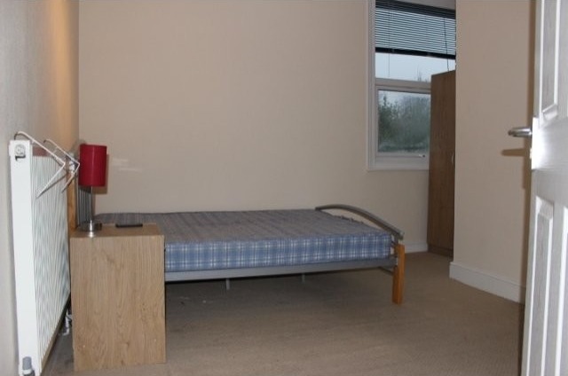 ROOM TO LET IN WELLINGTON - ALL BILLS.. - 2
