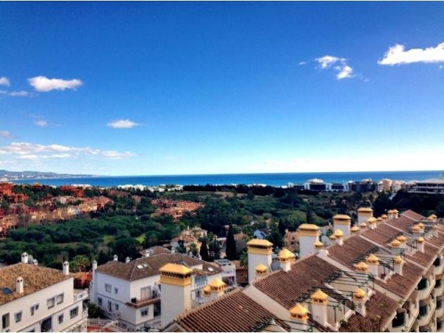 APARTMENT FOR SALE IN NUEVA ANDALUCIA - 2