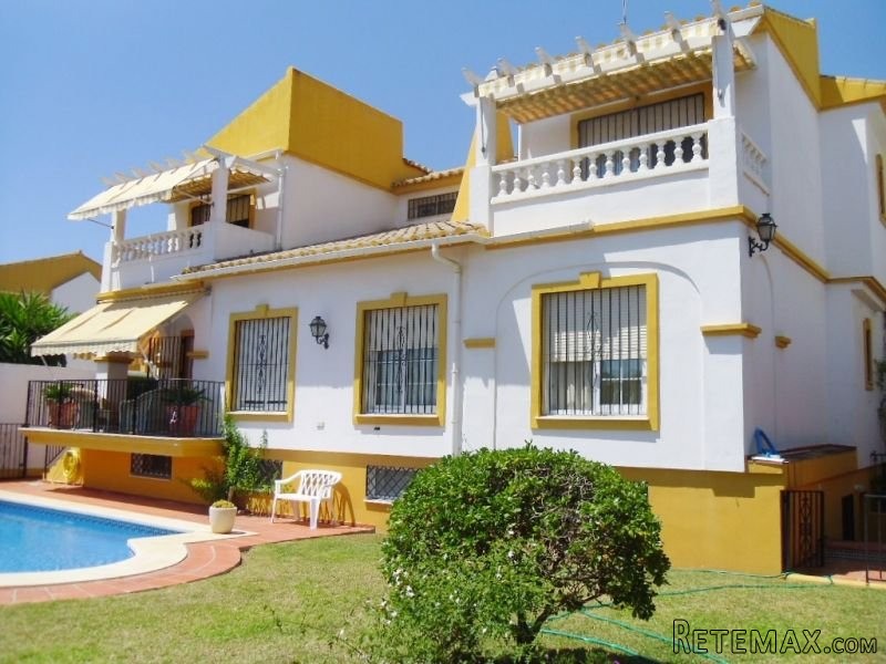 1 bedroom, 5 bathroom Villa, (build 440..
