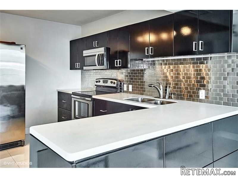 2 bedroom Flat For Sale: 3625 N Country.. - 2