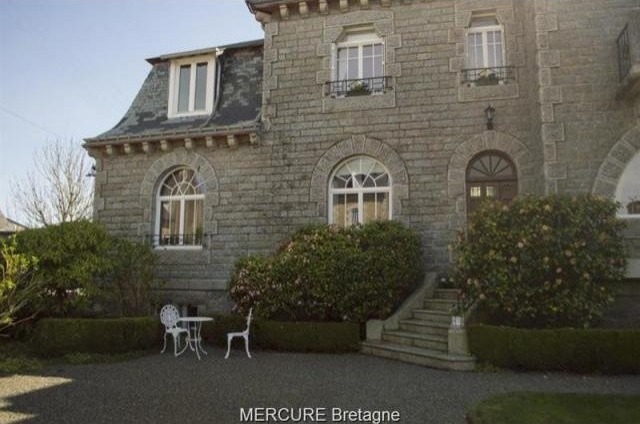 8 bedroom House For Sale: 22160 CALLAC - 2