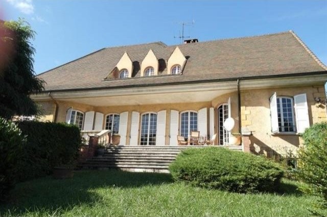 6 bedroom Character For Sale: 63400..
